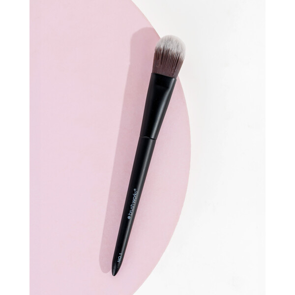 Brushworks No. 1 Foundation Brush (Kuva 5 tuotteesta 10)