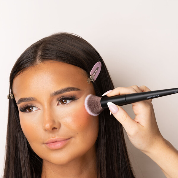 Brushworks No. 7 Angled Blush Brush (Kuva 9 tuotteesta 9)