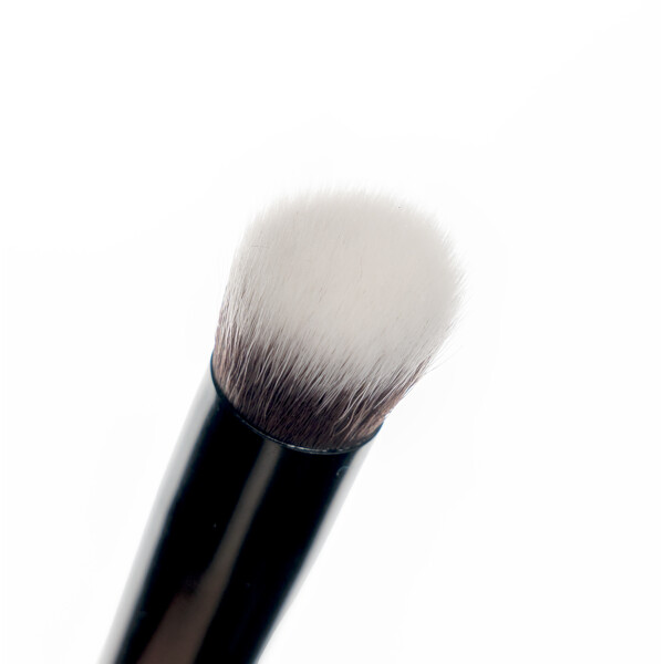 Brushworks No. 8 Precise Angled Concealer Brush (Kuva 4 tuotteesta 9)