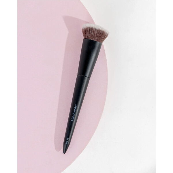 Brushworks No. 11 Flat Top Contour Brush (Kuva 5 tuotteesta 8)