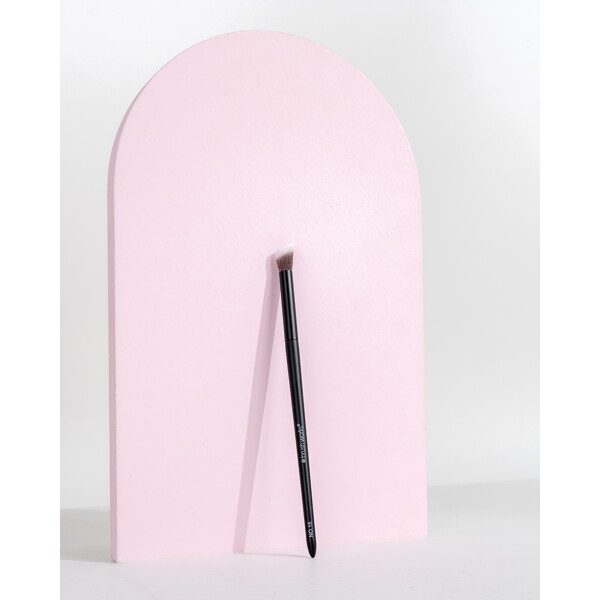 Brushworks No. 15 Angled Blending Eye Brush (Kuva 5 tuotteesta 8)
