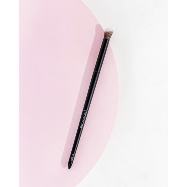 Brushworks No. 15 Angled Blending Eye Brush (Kuva 6 tuotteesta 8)