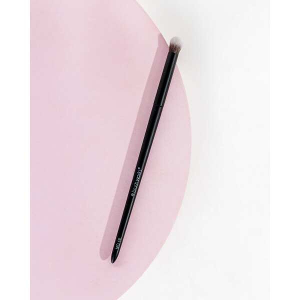 Brushworks No. 16 Tapered Blending Eye Brush (Kuva 5 tuotteesta 7)