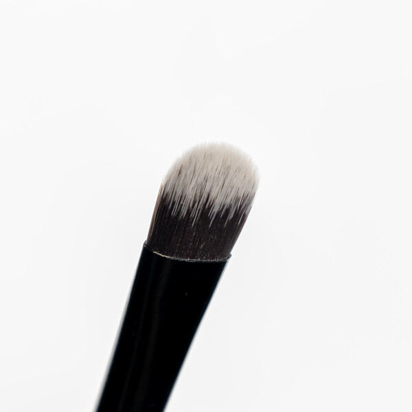 Brushworks No. 18 Flat Eye Brush (Kuva 4 tuotteesta 9)