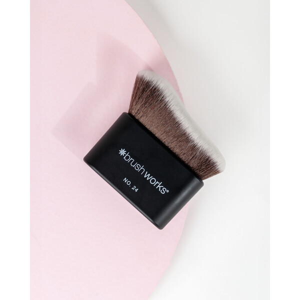 Brushworks No. 24 Blending Face & Body Brush (Kuva 5 tuotteesta 8)
