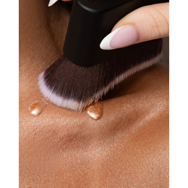 Brushworks No. 24 Blending Face & Body Brush (Kuva 8 tuotteesta 8)