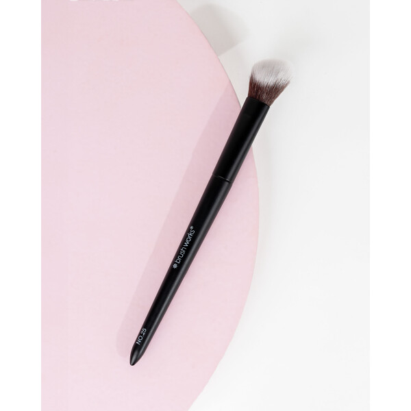 Brushworks No. 25 Brightening Concealer Brush (Kuva 5 tuotteesta 6)