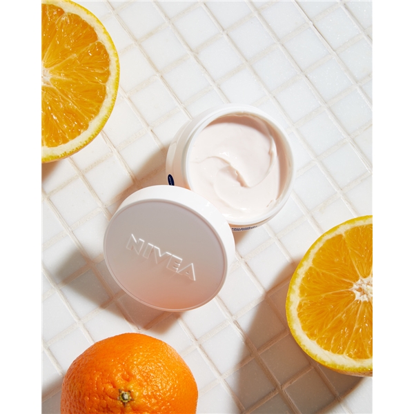 Nivea Q10 Energy Healthy Glow Day SPF 15 (Kuva 2 tuotteesta 3)