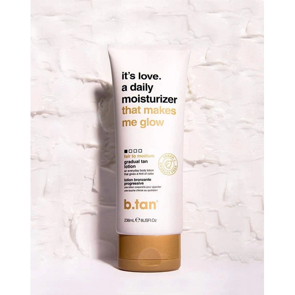 It's Love. A Daily Moisturizer Gradual Tan Lotion (Kuva 2 tuotteesta 5)