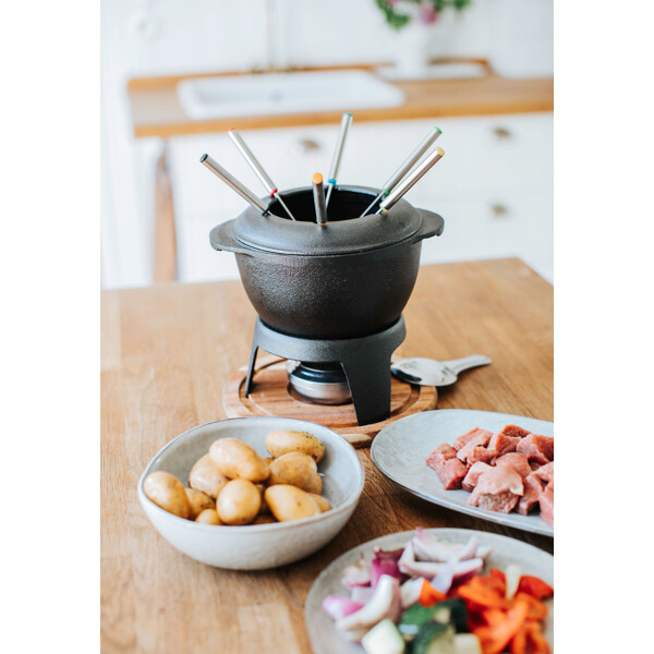Fonda Fondue valurautapata puisella alustalla. (Kuva 2 tuotteesta 2)