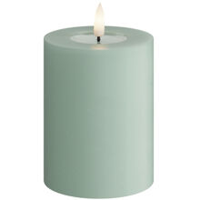 Sage Green - LED-pilarikynttilä 7,5x10 cm