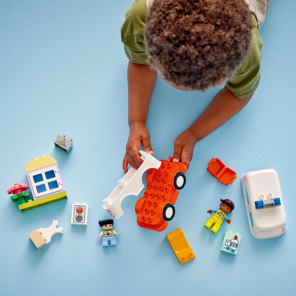 10447 LEGO Duplo Ambulans & Kuljettaja (Kuva 4 tuotteesta 5)