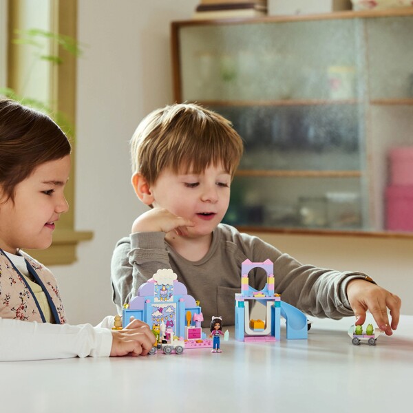 10796 LEGO Gabby's Dollhouse Kissanhoitohuone (Kuva 5 tuotteesta 5)
