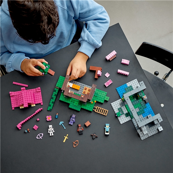 21183 LEGO Minecraft Treenikeskus (Kuva 4 tuotteesta 5)