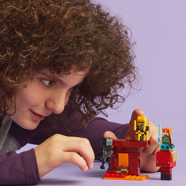 21266 LEGO Minecraft Tulitaistelu Netherissä (Kuva 5 tuotteesta 6)