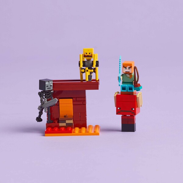 21266 LEGO Minecraft Tulitaistelu Netherissä (Kuva 6 tuotteesta 6)
