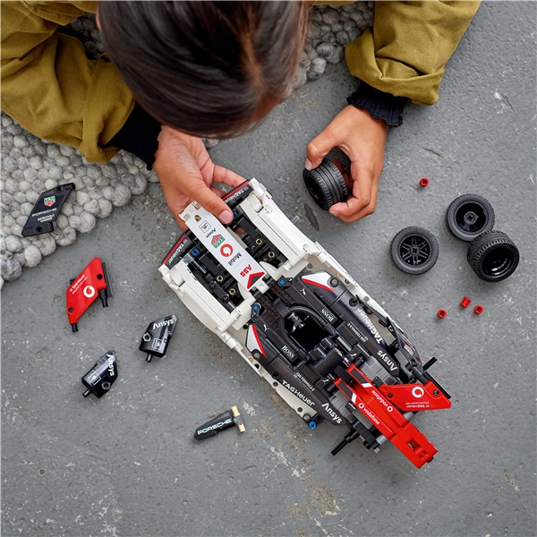 42137 LEGO Technic Formula E Porsche 99X Electric (Kuva 4 tuotteesta 6)