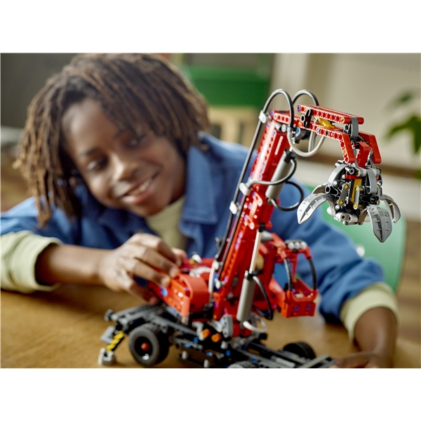 42144 LEGO Technic Materiaalinkäsittelykone (Kuva 4 tuotteesta 6)
