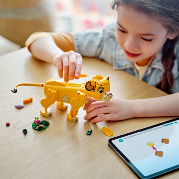 43243 LEGO Disney Leijonanpentu Simba (Kuva 4 tuotteesta 7)
