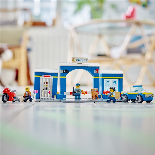 60370 LEGO City Takaa-ajo Poliisiasemalla (Kuva 6 tuotteesta 6)