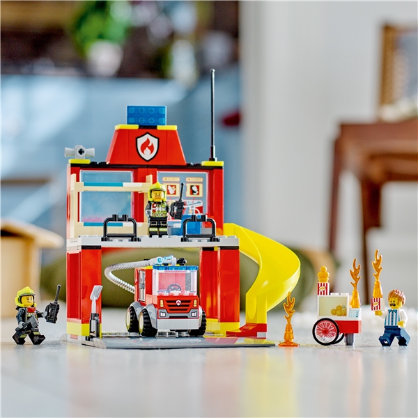 60375 LEGO City Paloasema ja Paloauto (Kuva 6 tuotteesta 6)