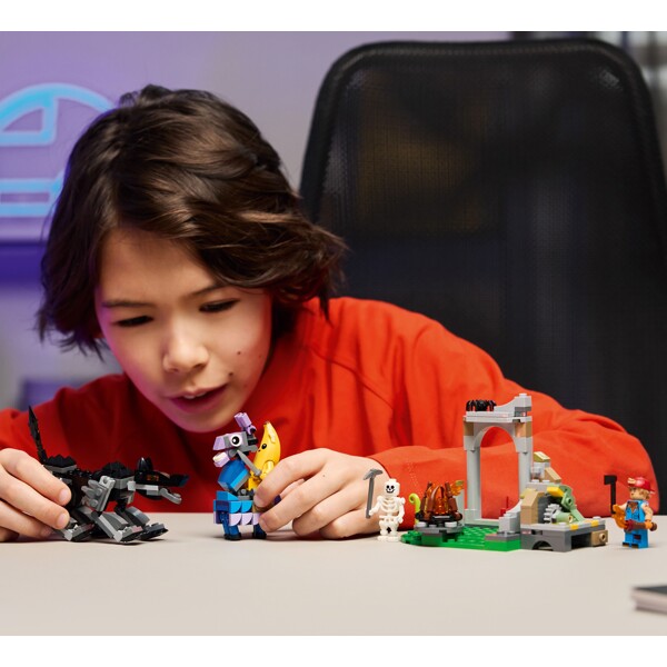 77075 LEGO Fortnite Peely & Sparkplug Leiri (Kuva 5 tuotteesta 6)