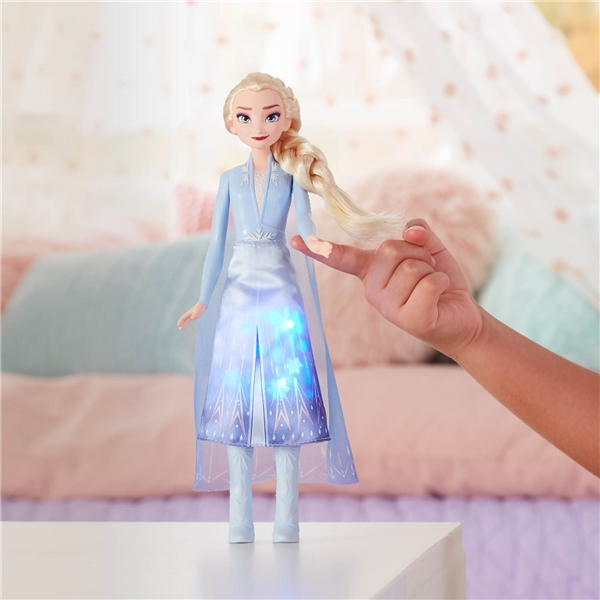 Disney Frozen 2 Light Up Fashion Doll Elsa (Kuva 3 tuotteesta 4)