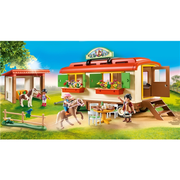 70510 Playmobil Farm - Ponileirin yöpymisvaunu (Kuva 2 tuotteesta 7)