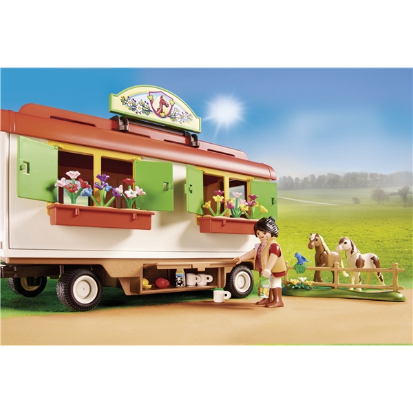 70510 Playmobil Farm - Ponileirin yöpymisvaunu (Kuva 3 tuotteesta 7)